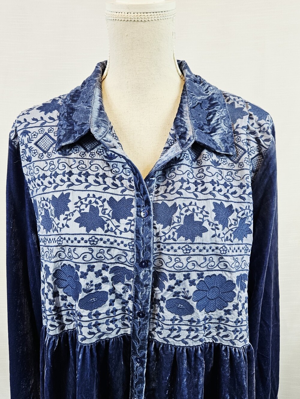 Soft Surroundings Plus Size Crushed Velvet Floral Embroidered Tunic 1X - Picture 5 of 14